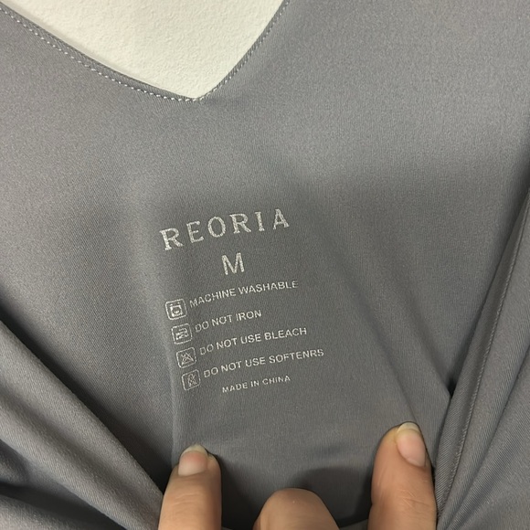 ReoRia Plunge Deep V Neck Sleeveless Bodysuit - Picture 5 of 5